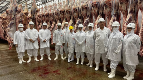 ADAB entrega certificado que autoriza Frigoalas a comercializar produtos em todo o Brasil