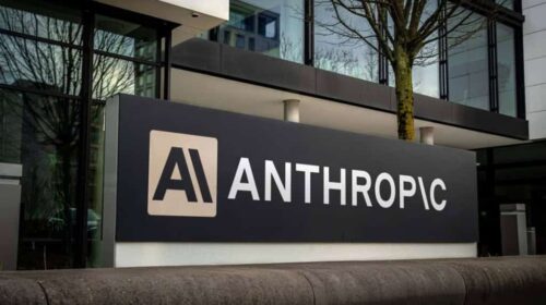 Logo da Anthropic na entrada de prédio