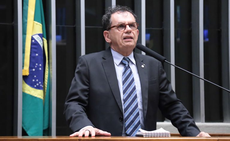 Deputado Reimont (PT-RJ) fala no Plenário da Câmara dos Deputados