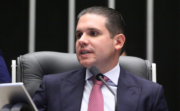 motta preside a sessão do Plenário