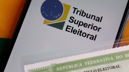 logo do TSE com um título de eleitor a frente