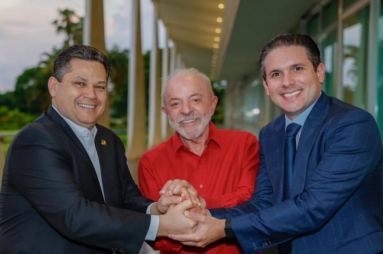 Alcolumbre, Lula e Motta no Alvorada